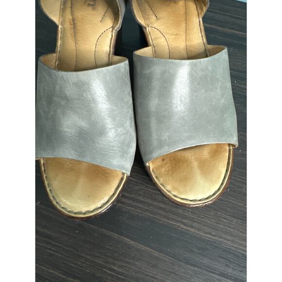 Born Women's sandals size 8 leather comfort heel muted silver/gray - Picture 5 of 7